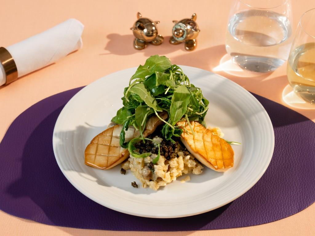 Mushroom pearl barley risotto with grilled king oyster mushroom, crispy capers, rocket and lemon oil (ve)