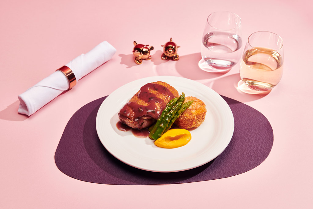 Roast duck breast & confit leg with potato cake, asparagus and duck sauce – Available in Upper Class – Pre-order exclusive* 