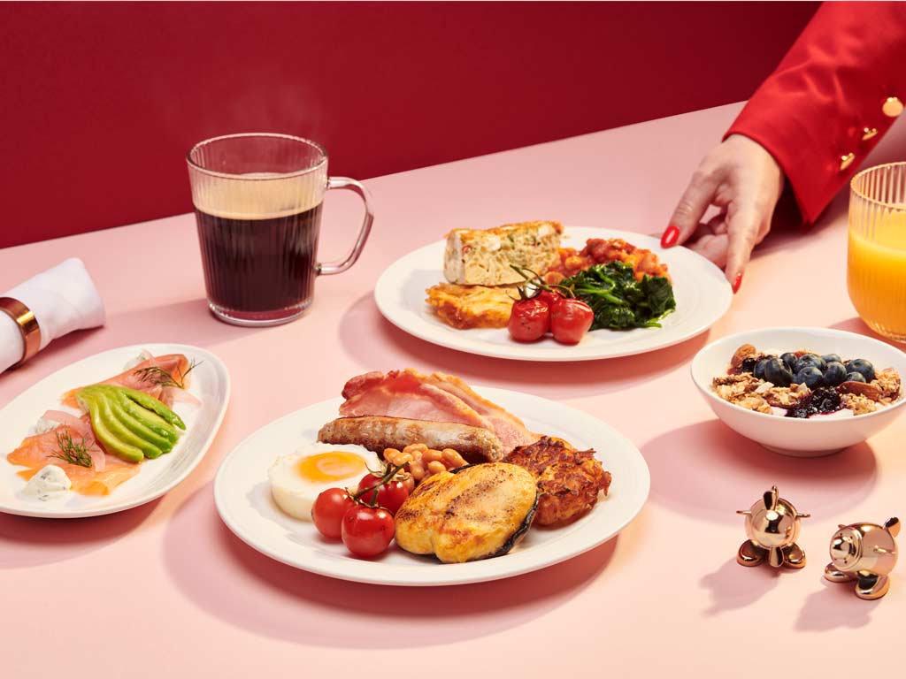 Smoked salmon and sliced avocado with lemon and chive crème fraiche and pepper and feta frittata, potato rosti, sauteed spinach roasted vine tomatoes and braised baked beans (v) 