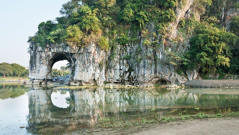 Located on the western bank of the Li River, the shape of this rocky outcrop is said to resemble a gigantic elephant drinking water from the river with its trunk