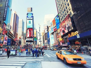 New York: Fall in love with photogenic Times Square